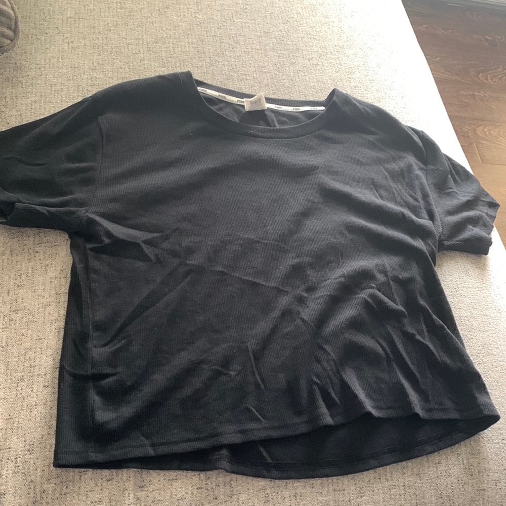 Cropped black t-shirt